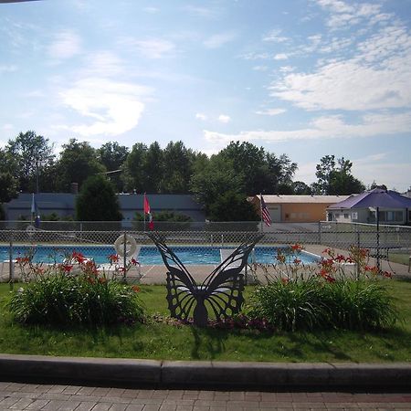 Travelodge Inn & Suites Latham Bagian luar foto