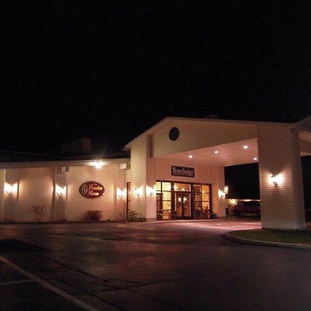 Travelodge Inn & Suites Latham Bagian luar foto