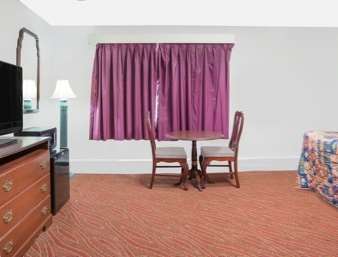 Travelodge Inn & Suites Latham Ruang foto